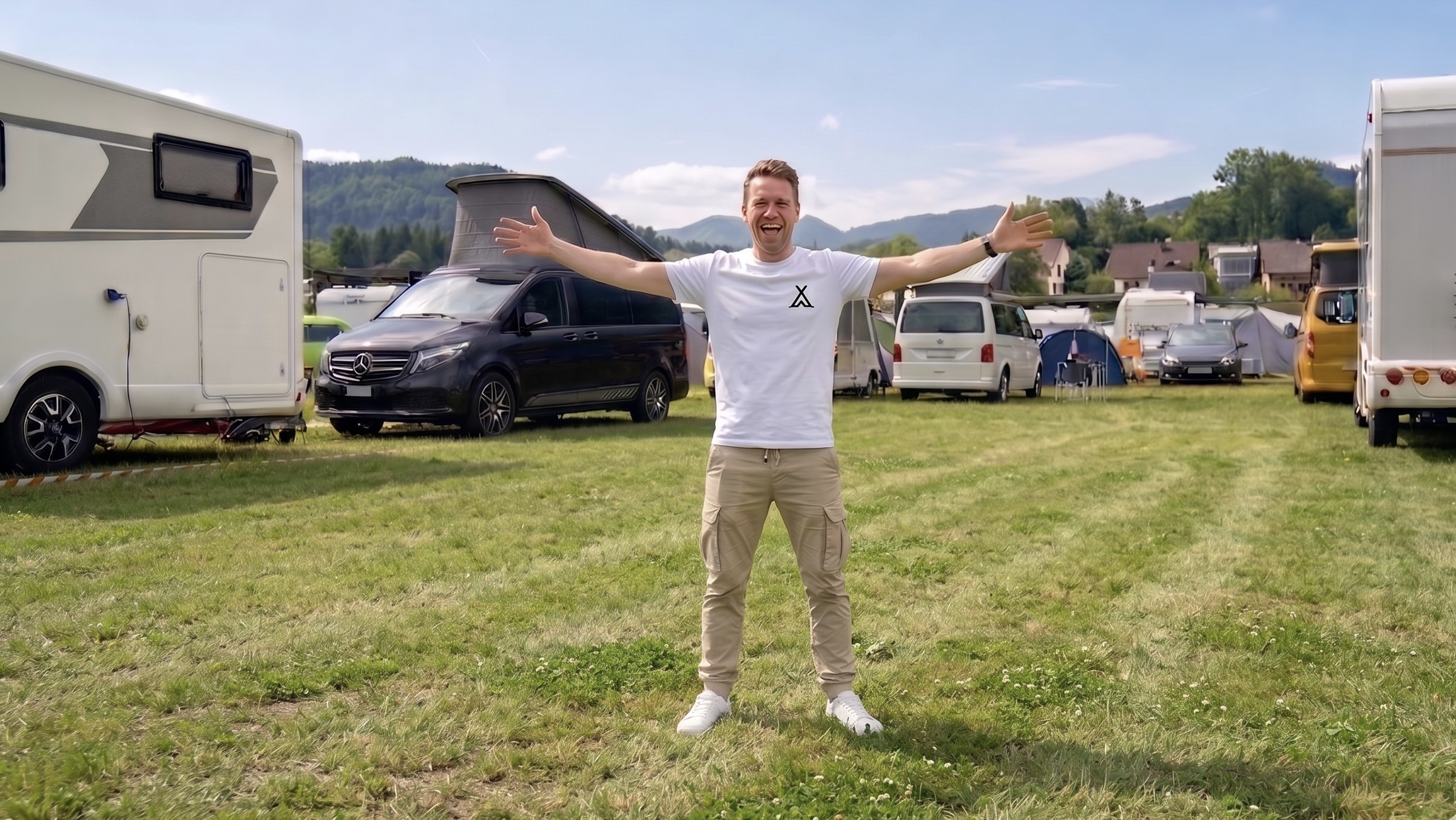 Spacious pitches with power hook-up on the meadow — CAMPING WEISS Spielberg